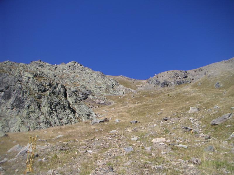 montée entre les barres rocheuses