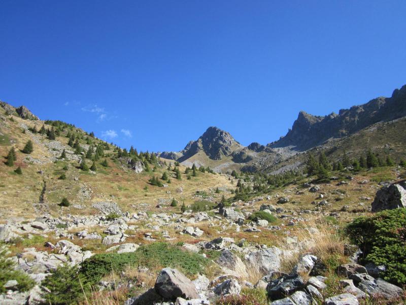 montée sous le ciel bleu