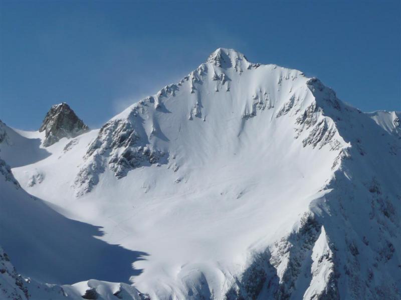 L'altière face Nord-Est de Comberousse