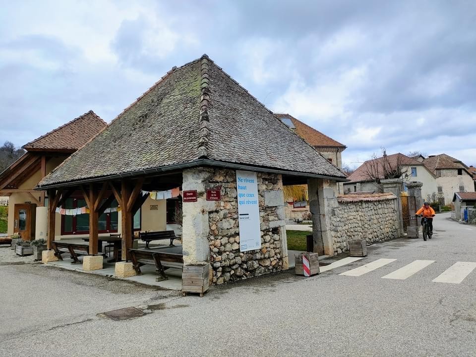 Ne vivent haut que ceux qui rêvent. 