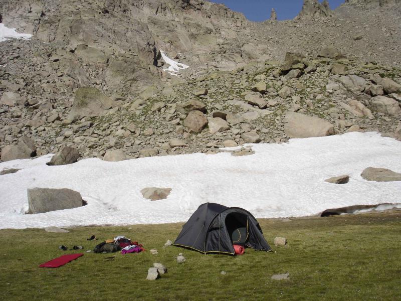 notre campement au bord du lac de bellebone