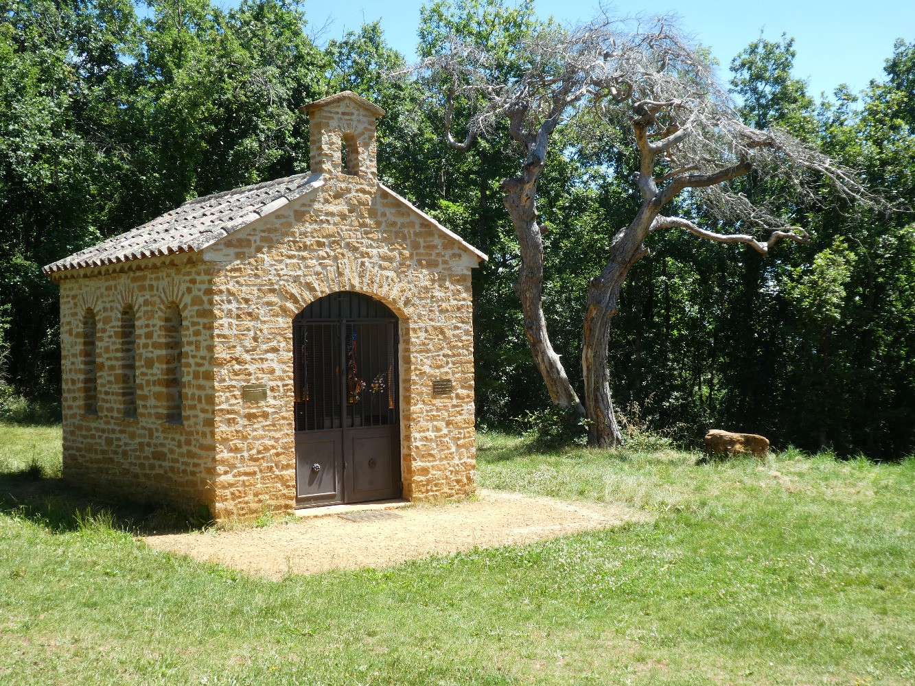Nouvelle chapelle St Joseph dans sa clairière