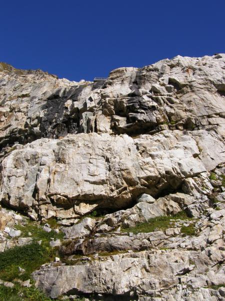 On aperçoit le refuge