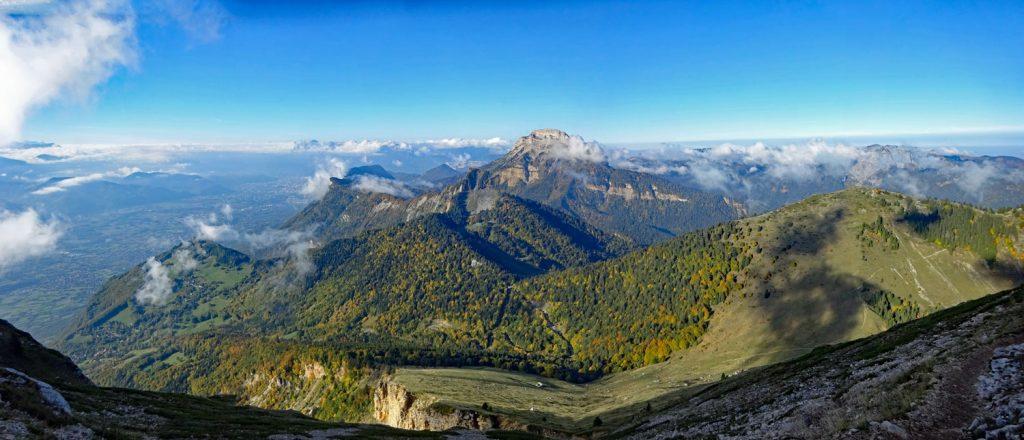 panorama vers Chamechaude en montant par le Pas de l'Oeille