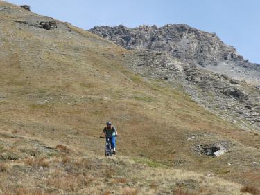 Ouillon des Arcellins par le col de la Met- Descente face S du col de la Tomba, sentier des 2000, DH La Ramasse.