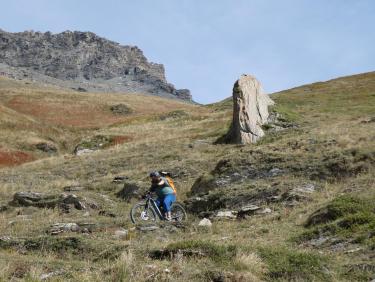 Ouillon des Arcellins par le col de la Met- Descente face S du col de la Tomba, sentier des 2000, DH La Ramasse.