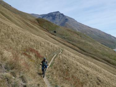 Ouillon des Arcellins par le col de la Met- Descente face S du col de la Tomba, sentier des 2000, DH La Ramasse. (Ouillon des Arcellins)