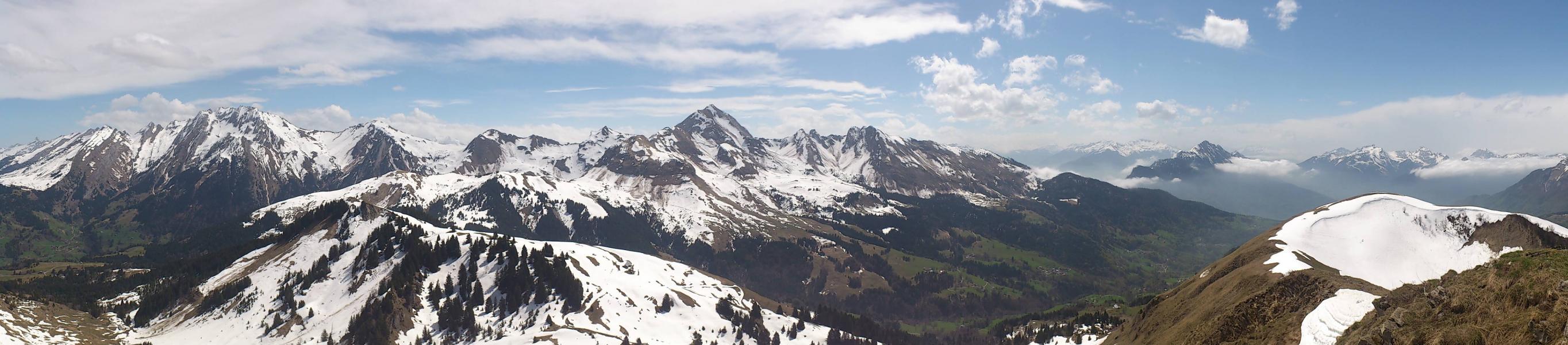 Panoramique sur les Aravis
