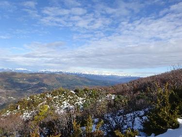 Panorama sur la montagne de Chanteduc. Le jas Girard est au centre droit de la photo.