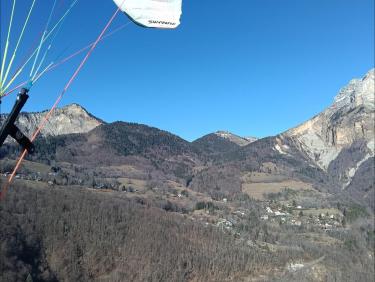 Par-dessus les nuages