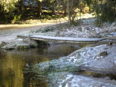 Passerelle givrÃ©e sur le Furan Ã  Lerque de Biez
