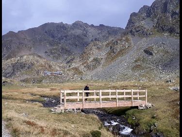 Passerelle vers la Pra