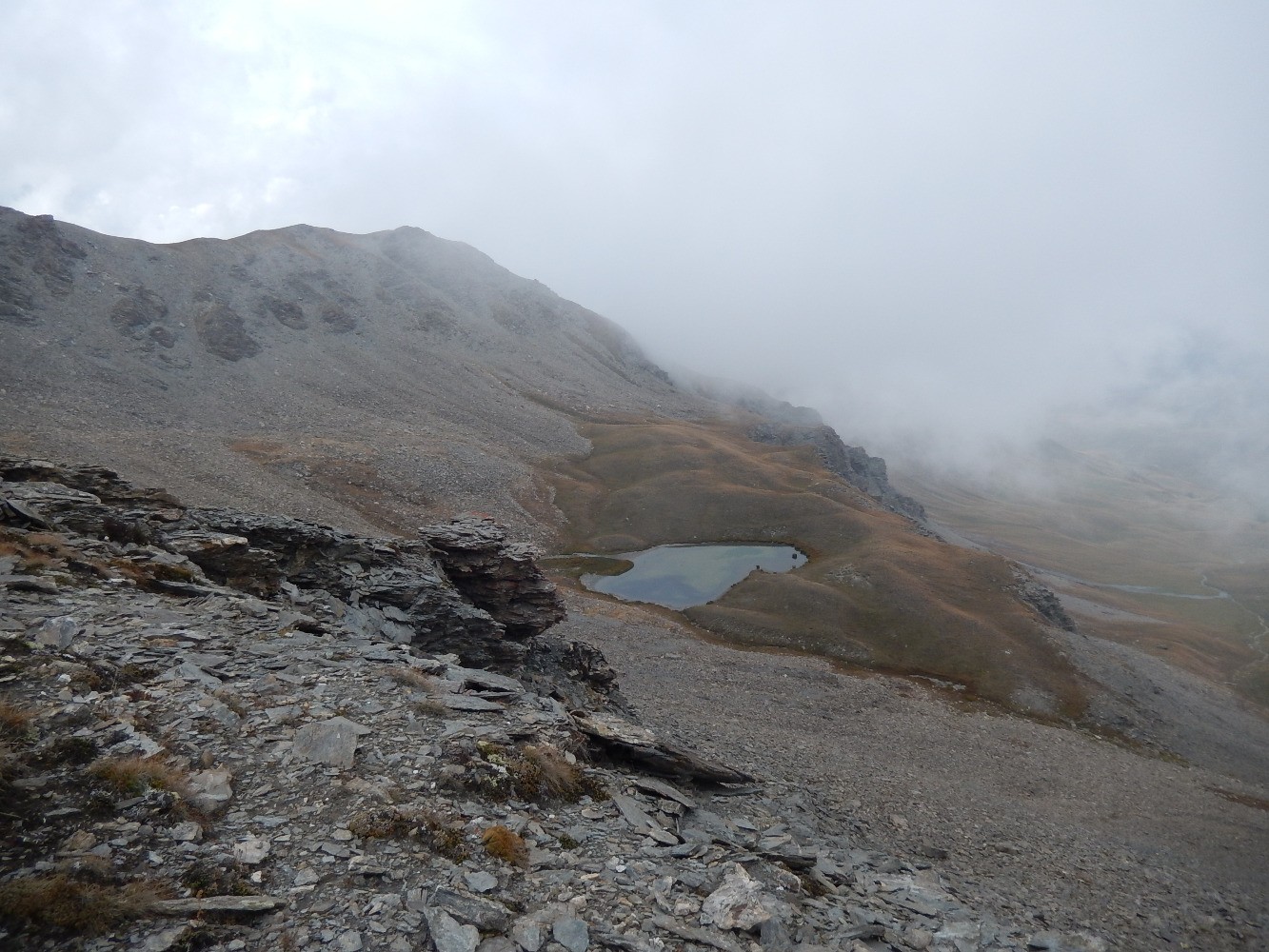Petit lac au nord de la crÃªte de Dormillouse