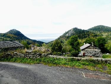 Peyre de Bard et Mont Rouge depuis Monedeyres