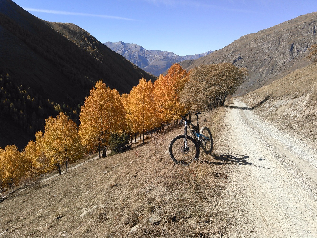 Piste au dessus de Besse