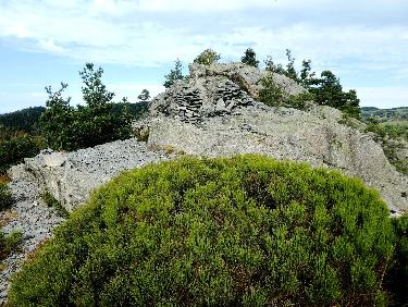 Plateformes et rocher sommital en vue