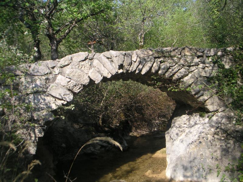 pont romain à l'entrée des gorges