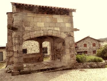 Porche de la PrÃ©vÃ´tÃ© de Roche-en-RÃ©gnier