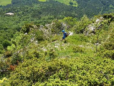Pour rejoindre le "carrefour";  attention au vide Ã  main droite