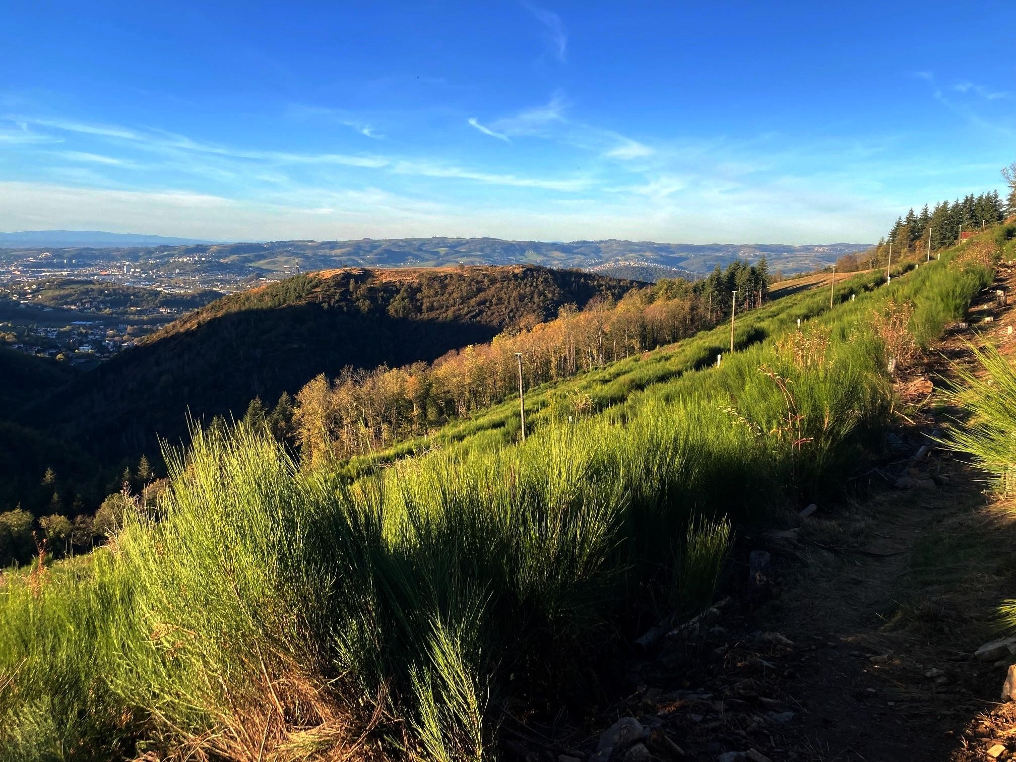 Première vue vers Saint-Chamond et les Monts du Lyonnais