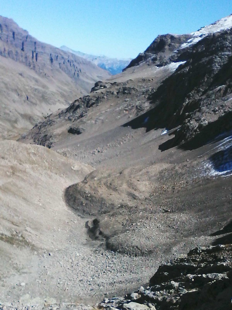 prÃ¨s du col- la face nord de roc diolon Ã  D- de probables glaciers fossiles en bas