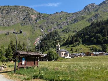 Refuge du Plan des Gouilles depuis Champagny-le-Haut