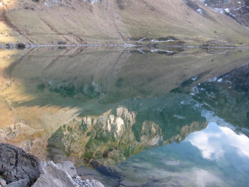 Reflets dans le lac Lioson