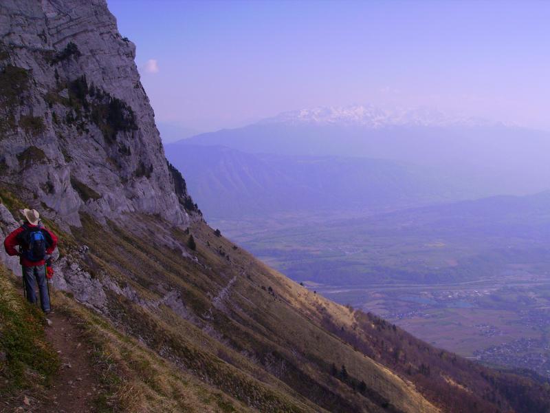 Retour dans les prés sous les barres rocheuses