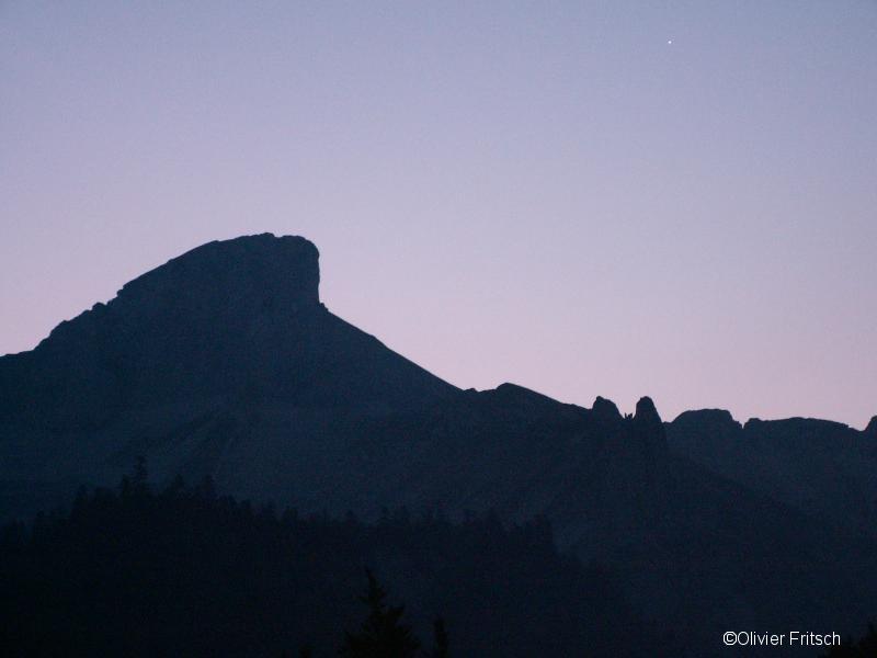 Rocher rond au petit matin