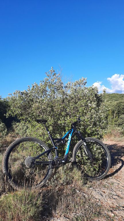 VTT dans la garrigue à Gréoux Les Bains