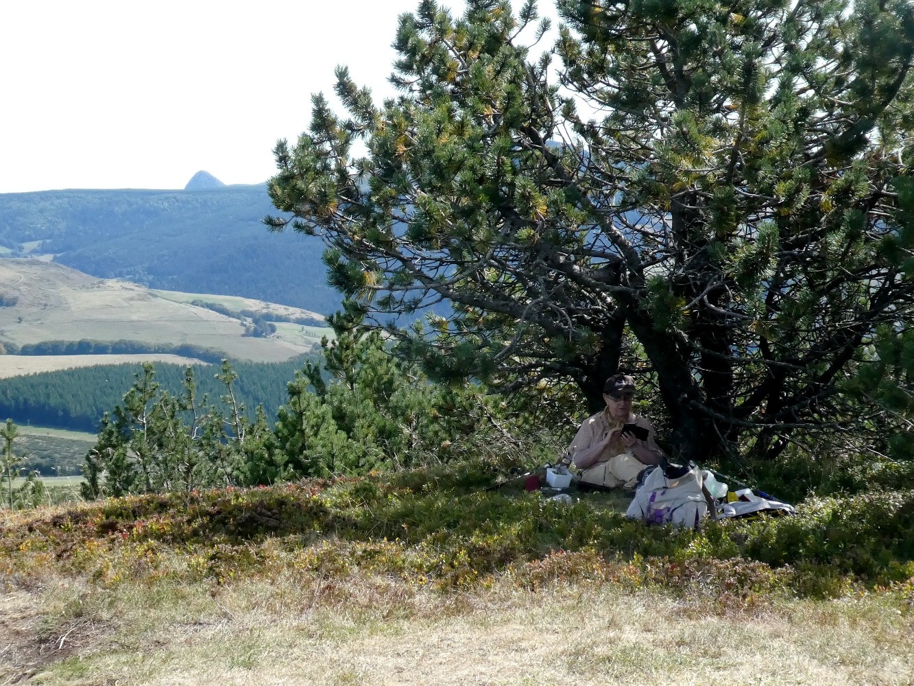 Repos et repas aux abords du sommet