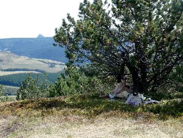 Repos et repas aux abords du sommet