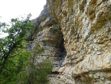 Roc de Jarjayette, une cavitÃ© dans la falaise