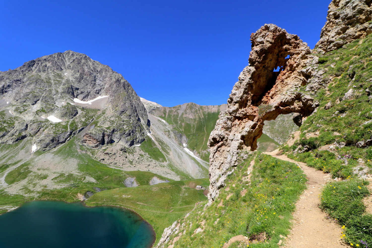 Roche Percée et Lac de la Muzelle
