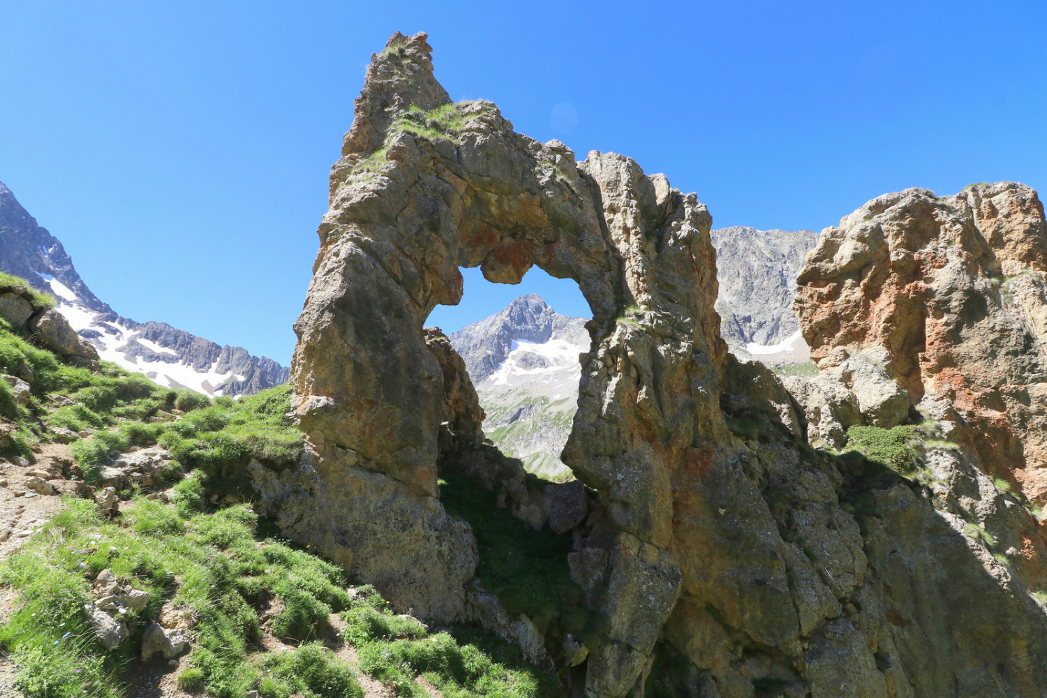Roche Percée et Lac de la Muzelle