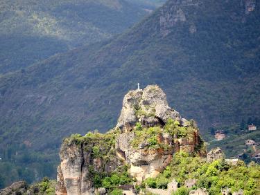 Rocher de Capluc depuis le balcon du Causse Noir en face