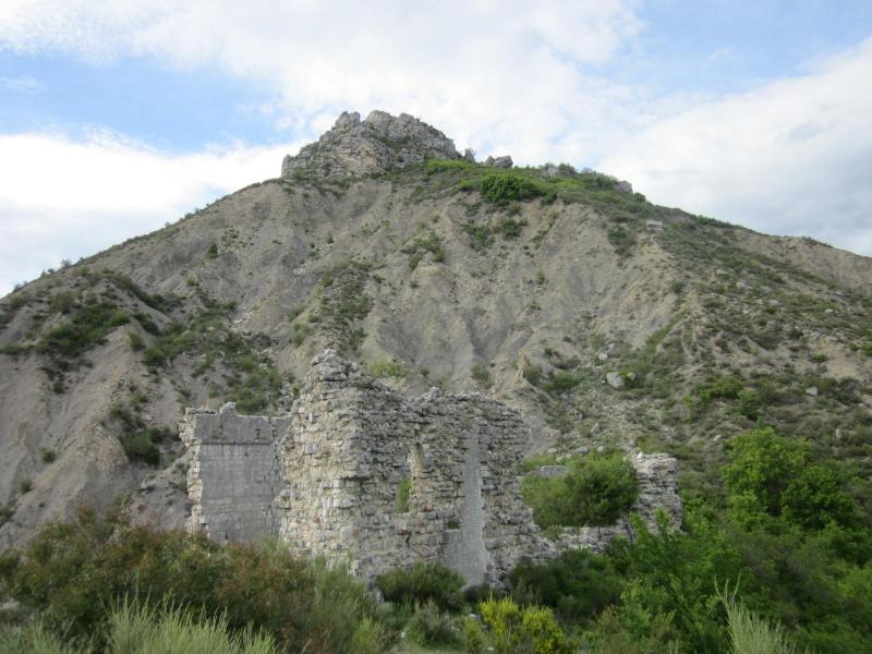 ruines dans la descente du Pic