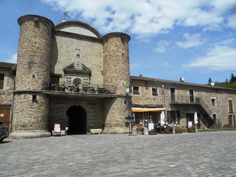 Sainte-Croix, l'entrÃ©e fortifiÃ©e de la Chartreuse