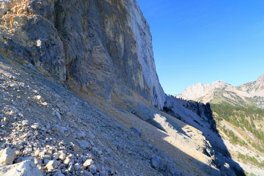 Sous la face Ouest du Mont Aiguille
