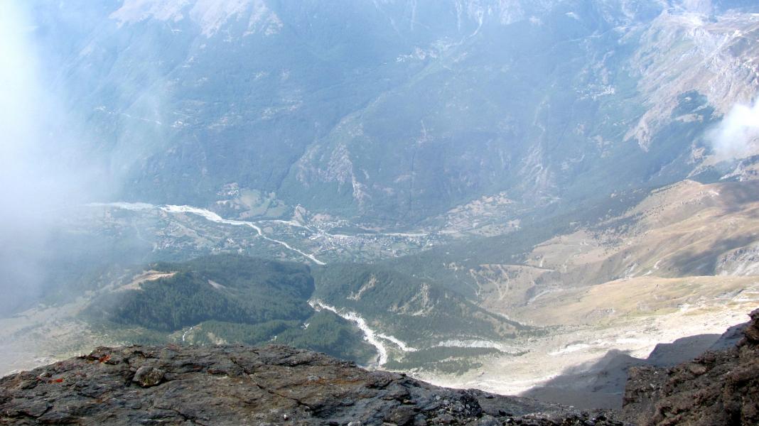 Suse presque 3000m plus bas.