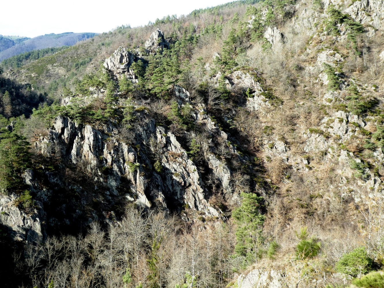 Saillies rocheuses autour de la Tour