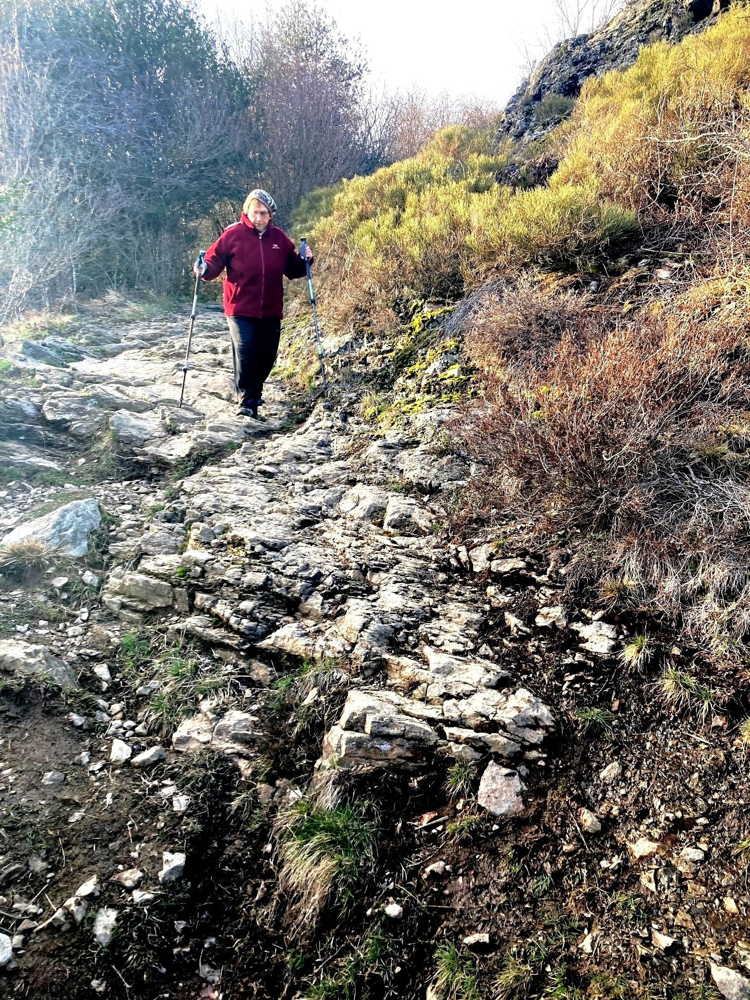Sentier de descente au fond du vallon