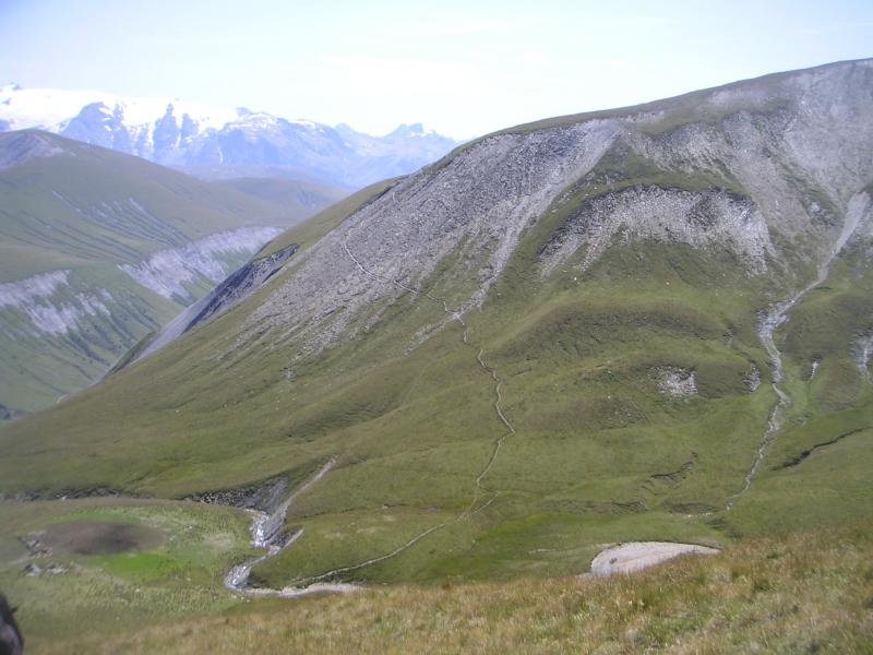 sentier de remontée à la crête des Sauvages