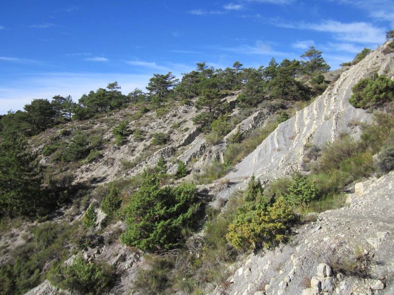 sentier longeant des ravines
