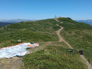 Seul maintenant au sommet 