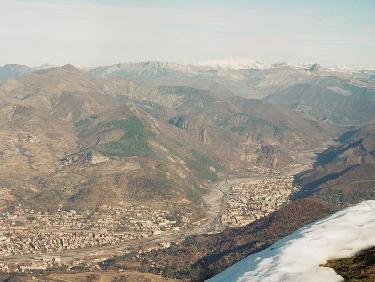Digne au pied de son Cousson