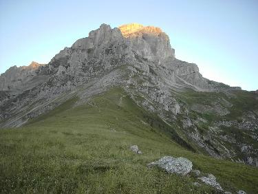 Grande Tète de l&apos;Obiou au petit matin.