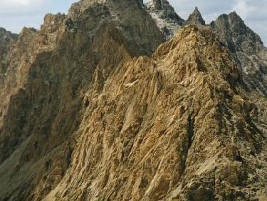 L&apos;Aiguille du Chambeyron, tout prÃ¨s, depuis le sommet du Brec