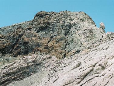au pied de l'arÃªte sud-est (Ã  droite)