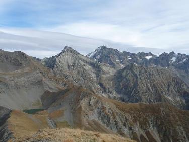 Du sommet, vue sur le lac Labarre niché
